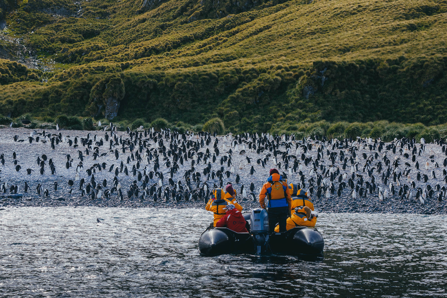 DU THUYỀN QUARK EXPEDITONS: HÀNH TRÌNH VÒNG QUANH ICELAND: TRỰC THĂNG, SÔNG BĂNG VÀ NÚI LỬA
