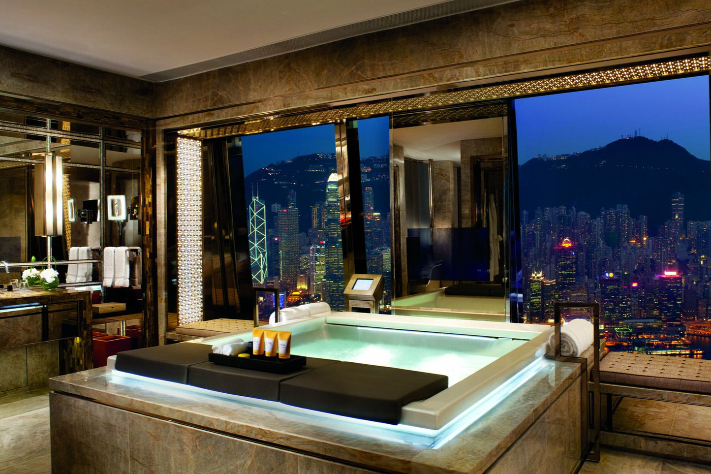 THE RITZ-CARLTON HONG KONG | MARRIOTT STARS "STAY 3 PAY 2" PROMOTION, Complimentary $100 Hotel Credit