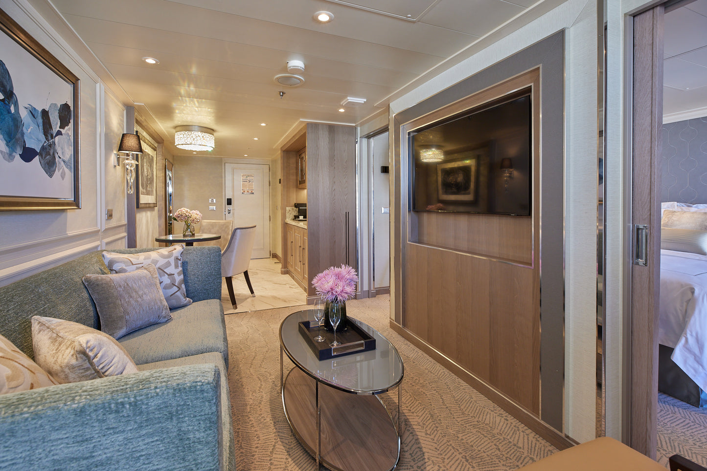 REGENT SEVEN SEAS CRUISES - KHUYẾN MÃI LÊN ĐẾN 40% cho các hải trình khởi hành năm 2026 & 2027. Xuất phát từ những hải cảng như Cape Town, Tokyo, Miami, New York, Rome, Auckland và Papeete