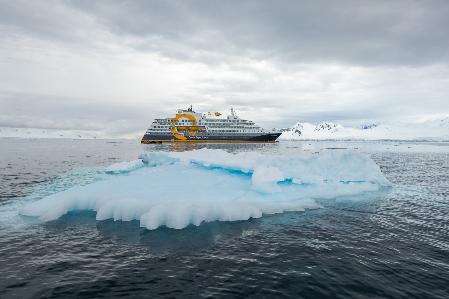 DU THUYỀN QUARK EXPEDITONS: HÀNH TRÌNH VÒNG QUANH ICELAND: TRỰC THĂNG, SÔNG BĂNG VÀ NÚI LỬA