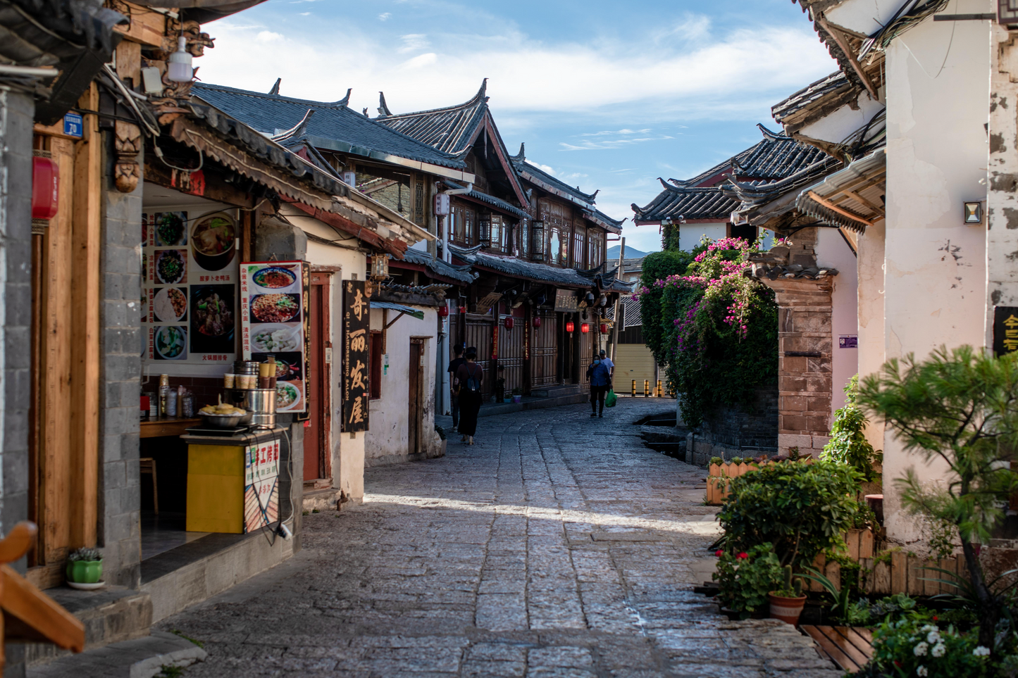 8-DAY JOURNEY DISCOVER LIJIANG – SHANGHAI – SUZHOU