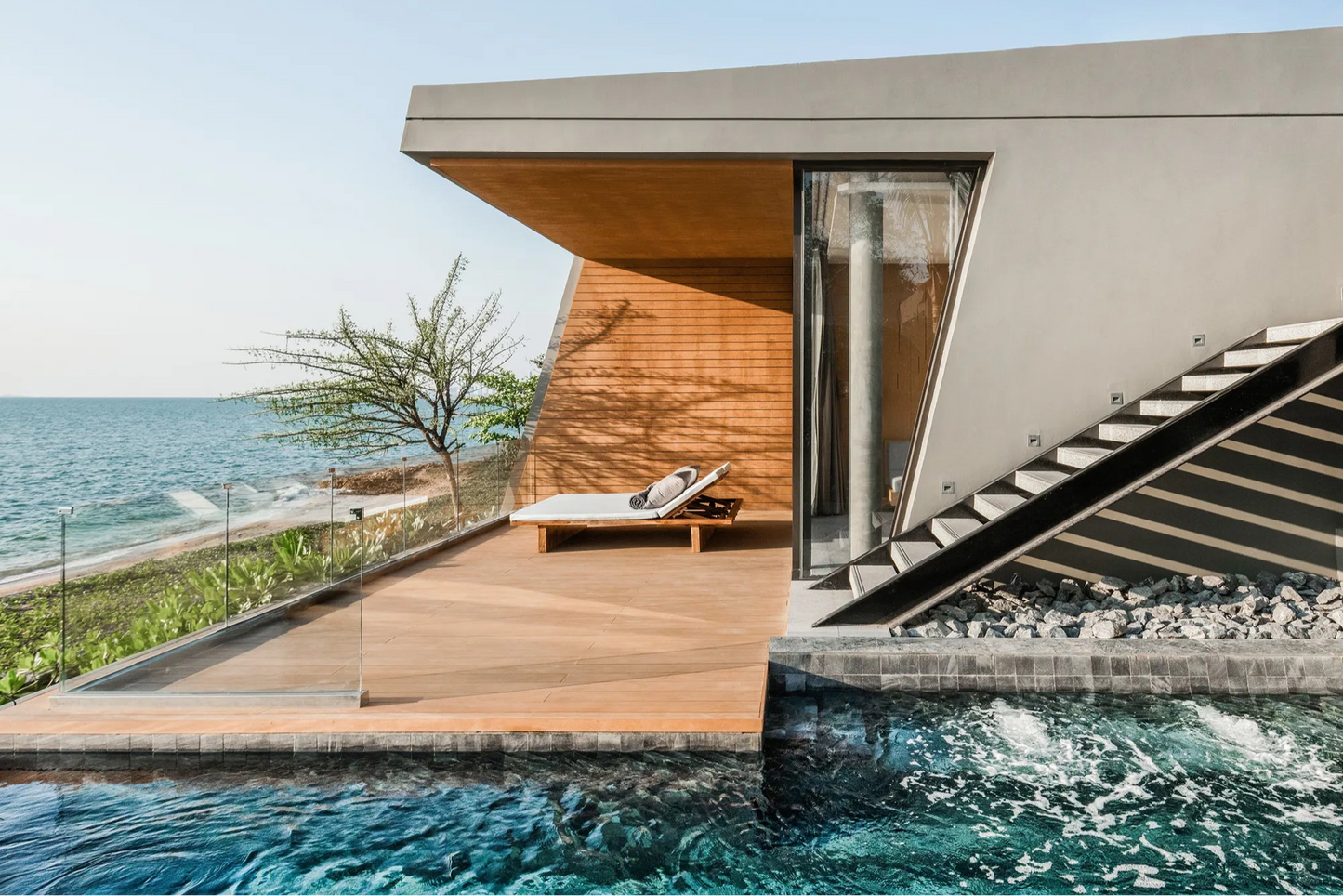 MASON PATTAYA | DESIGN HOTELS COLLECTIVE OFFERS, FREE 60mins Himalayan Hot Stone massage