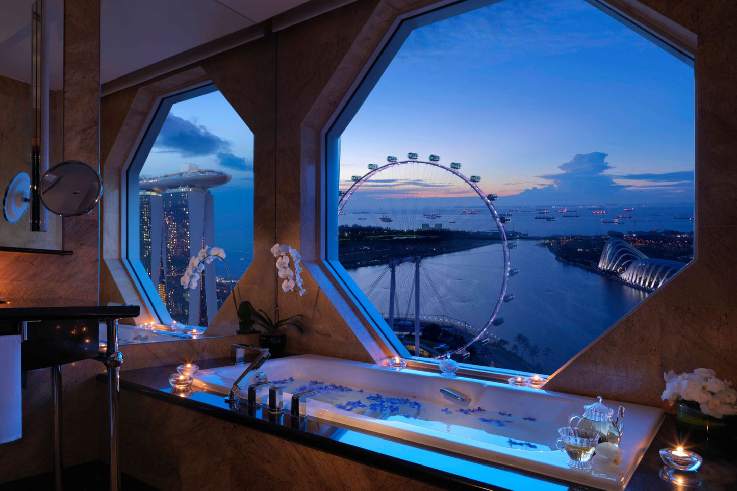 THE RITZ-CARLTON MILLENIA SINGAPORE | 25% OFF (MIN 4 NIGHT), with $100 Hotel Credit