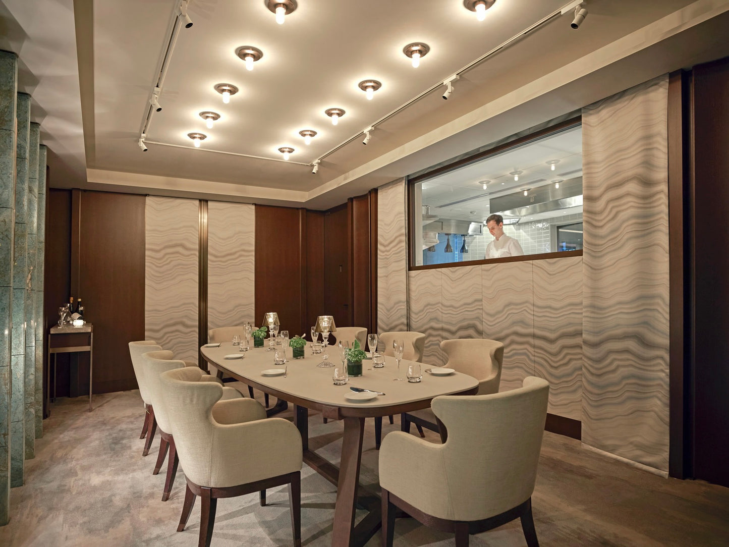 FOUR SEASONS HOTEL TOKYO MARUNOUCHI