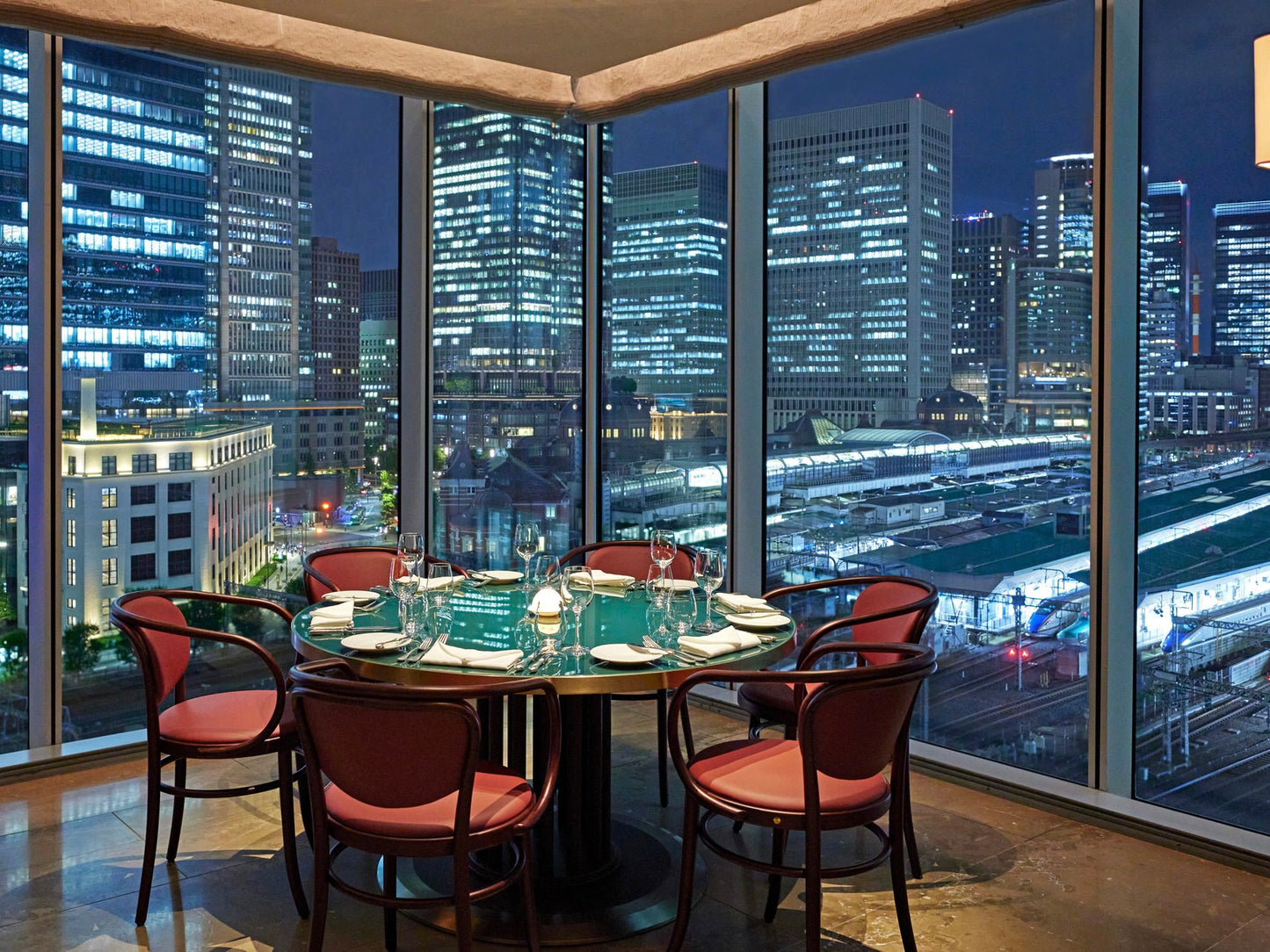 FOUR SEASONS HOTEL TOKYO MARUNOUCHI