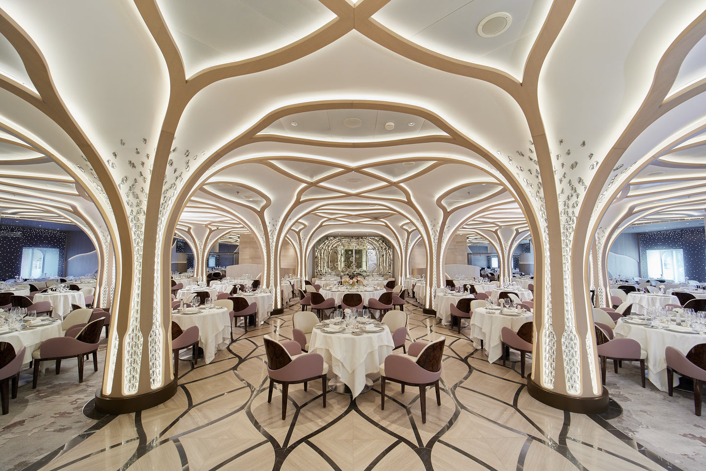REGENT SEVEN SEAS CRUISES - KHUYẾN MÃI LÊN ĐẾN 40% cho các hải trình khởi hành năm 2026 & 2027. Xuất phát từ những hải cảng như Cape Town, Tokyo, Miami, New York, Rome, Auckland và Papeete