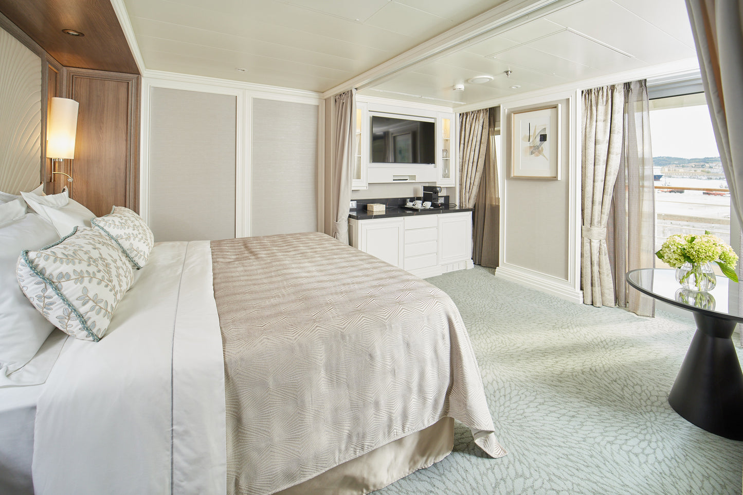 REGENT SEVEN SEAS CRUISES - KHUYẾN MÃI LÊN ĐẾN 40% cho các hải trình khởi hành năm 2026 & 2027. Xuất phát từ những hải cảng như Cape Town, Tokyo, Miami, New York, Rome, Auckland và Papeete
