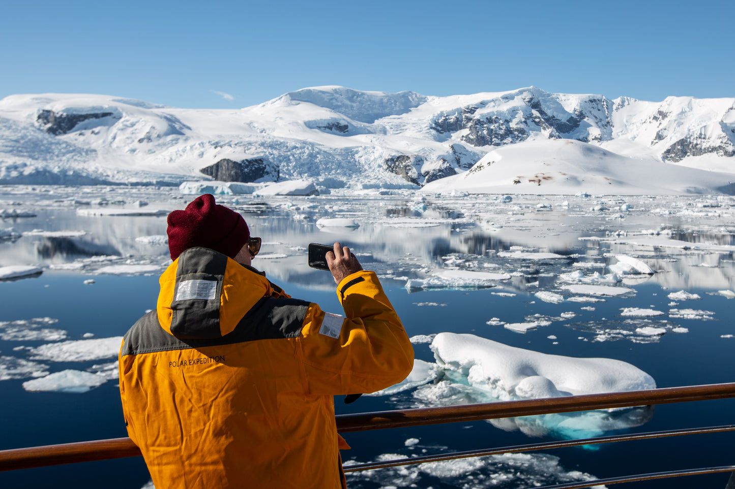 HÀNH TRÌNH KHÁM PHÁ NAM CỰC ANTARTIC EXPRESS: FLY SOUTH, SAIL NORTH - OCEAN EXPLORER, WORLD VOYAGER