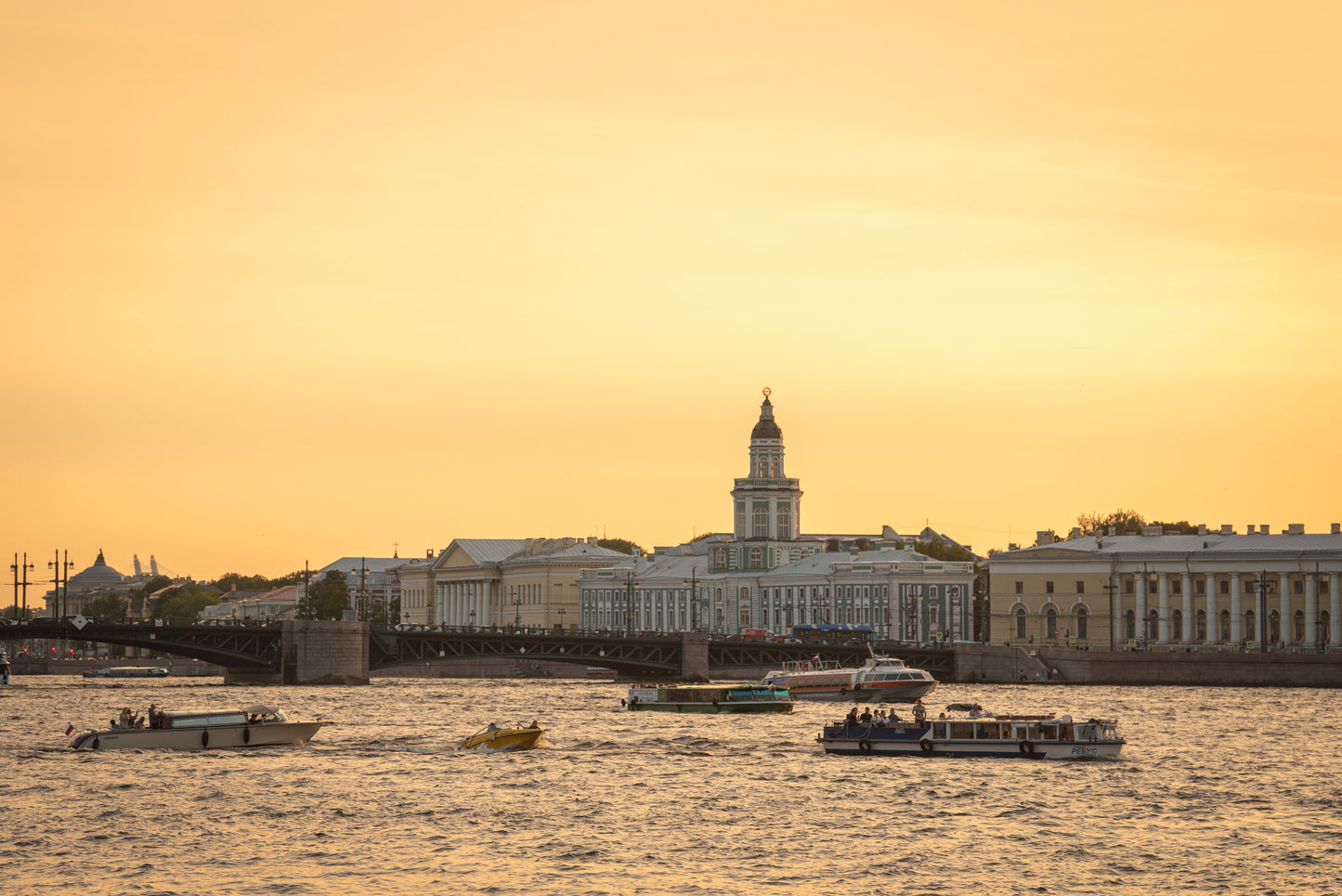 7-DAY, 6-NIGHT JOURNEY TO DISCOVER RUSSIA IN AUTUMN | MOSCOW & ST. PETERSBURG