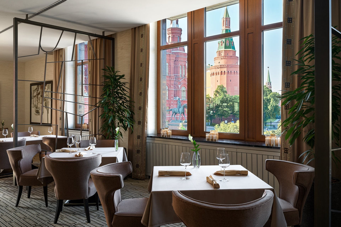 FOUR SEASONS HOTEL MOSCOW | Khuyến Mãi Độc Quyền