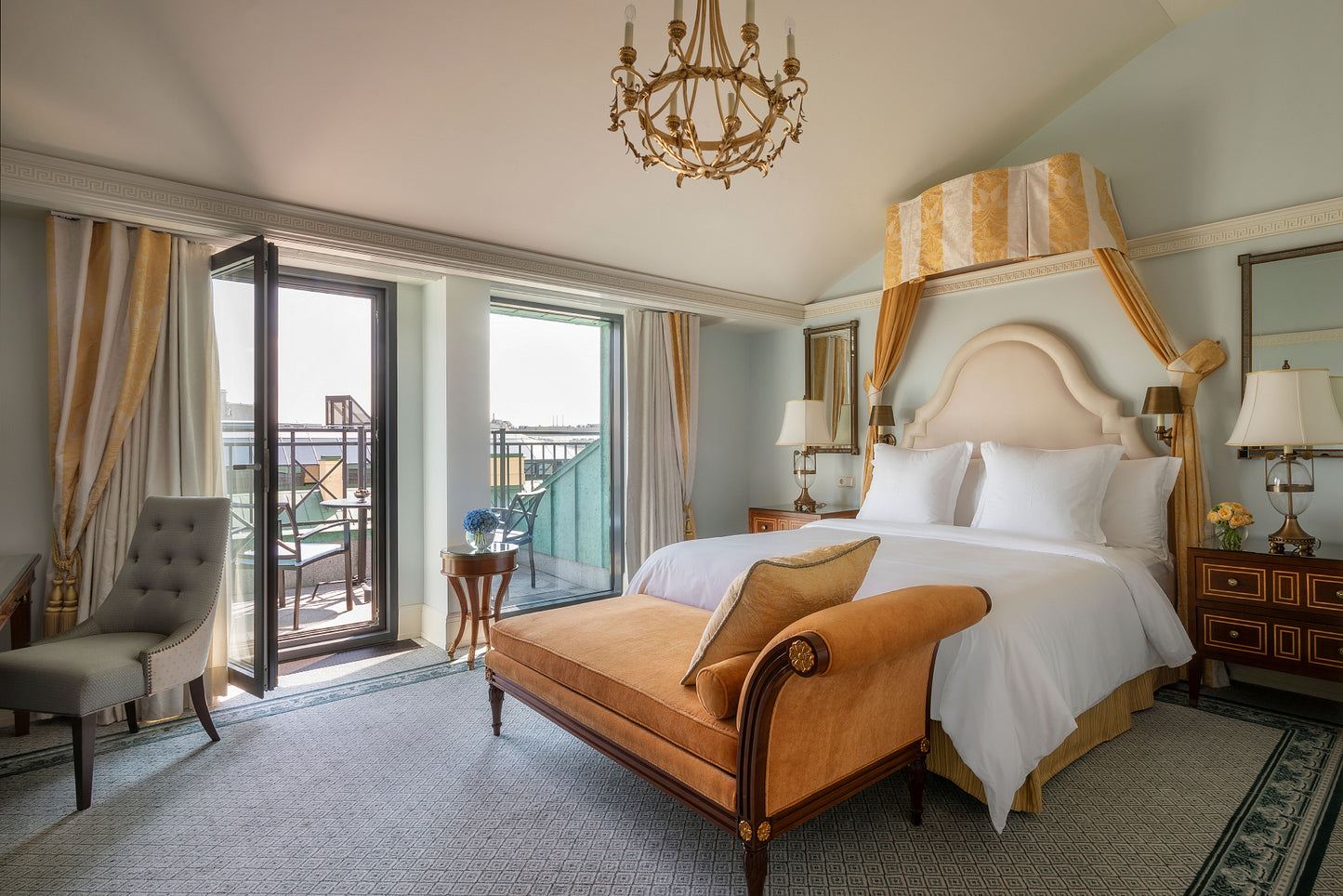 FOUR SEASONS HOTEL LION PALACE ST. PETERSBURG | Khuyến Mãi Độc Quyền