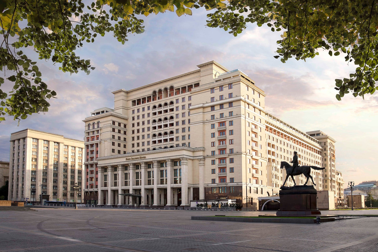 FOUR SEASONS HOTEL MOSCOW | Khuyến Mãi Độc Quyền
